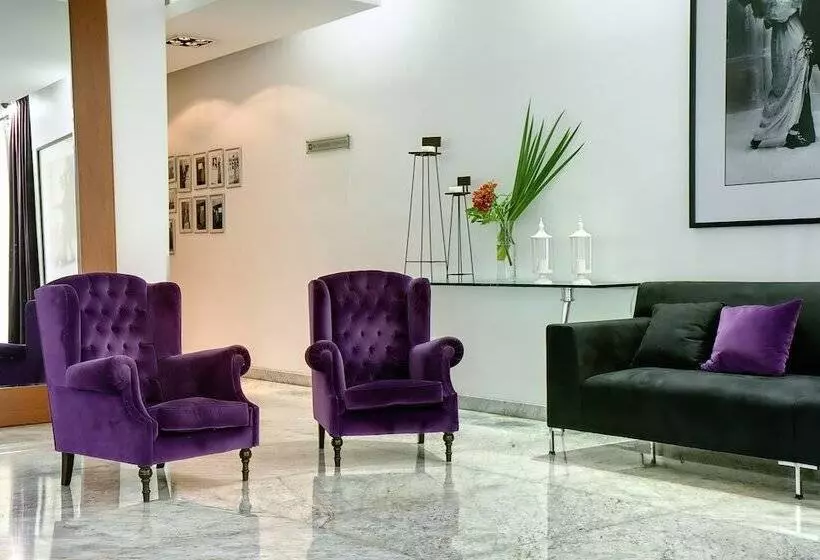 Broadway Hotel & Suites