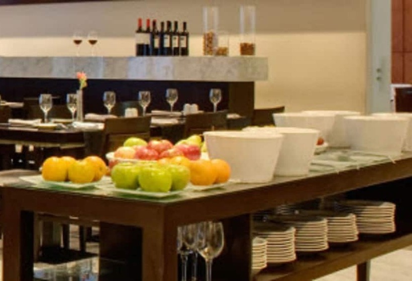 Broadway Hotel & Suites