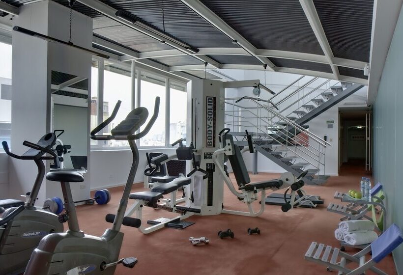 Broadway Hotel & Suites