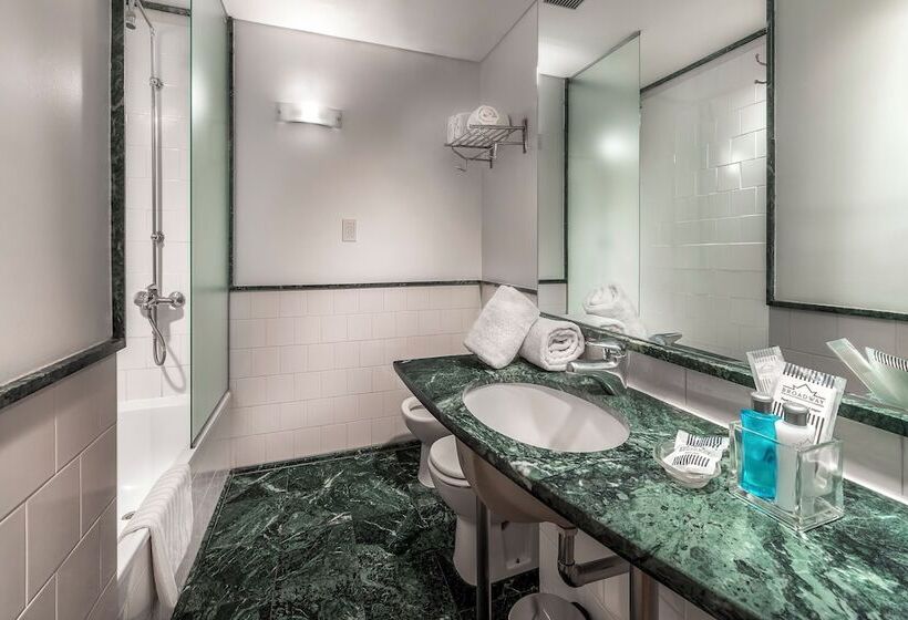 Broadway Hotel & Suites