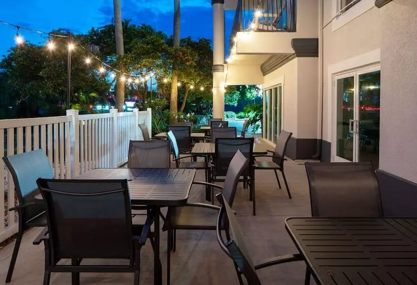 هتل Fairfield Inn & Suites By Marriott Destin