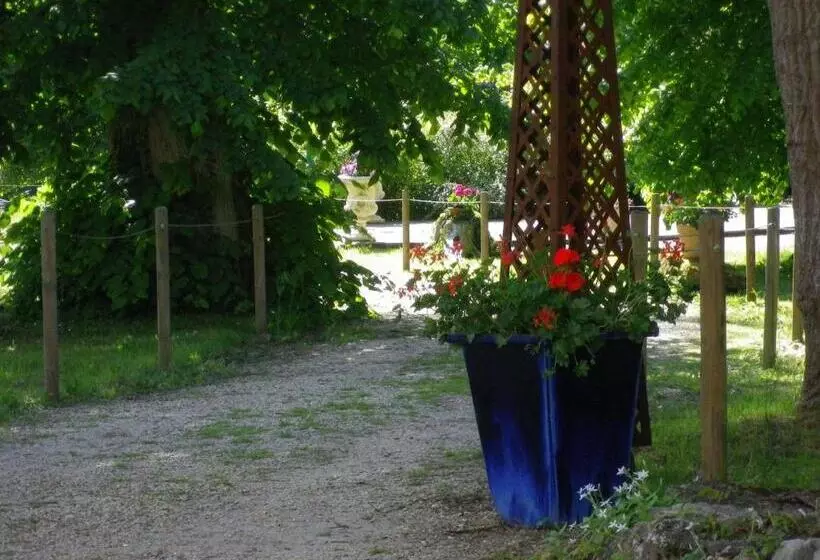 Отель Hôtellerie Nouvelle De Villemartin