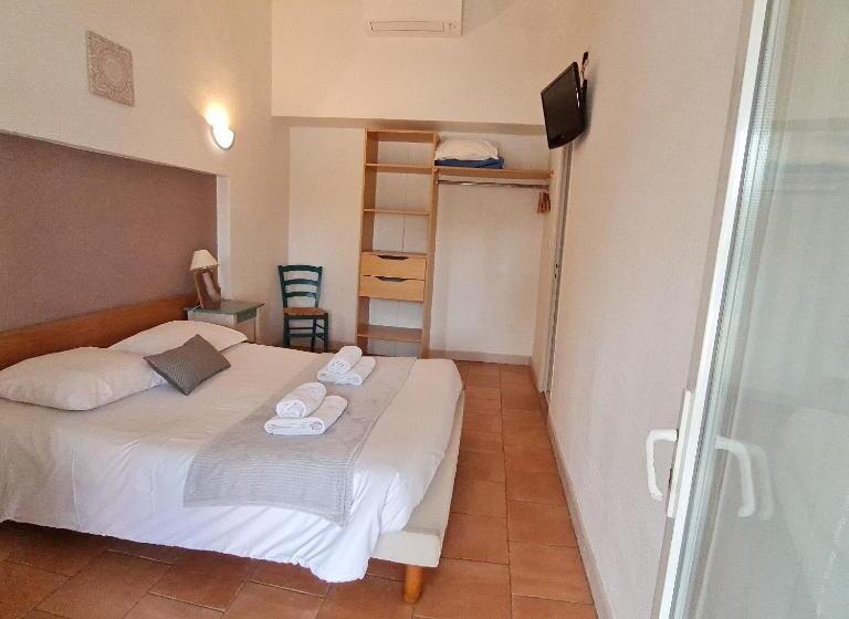 هتل Le Relais Des Lavandins