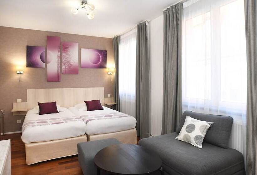 Hotel Logis Hôtel Du Centre   Halte Idéale En Cyclotourisme Avec Garage à Vélos Clos