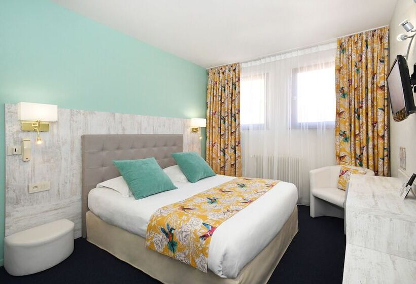 Hotel Logis Hôtel Du Centre   Halte Idéale En Cyclotourisme Avec Garage à Vélos Clos