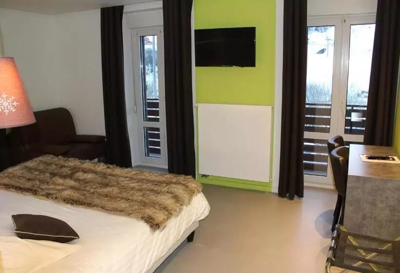 هتل Hôtel Du Puy Ferrand , Restaurant La Table De L Ours