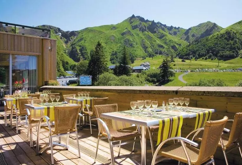 هتل Hôtel Du Puy Ferrand , Restaurant La Table De L Ours