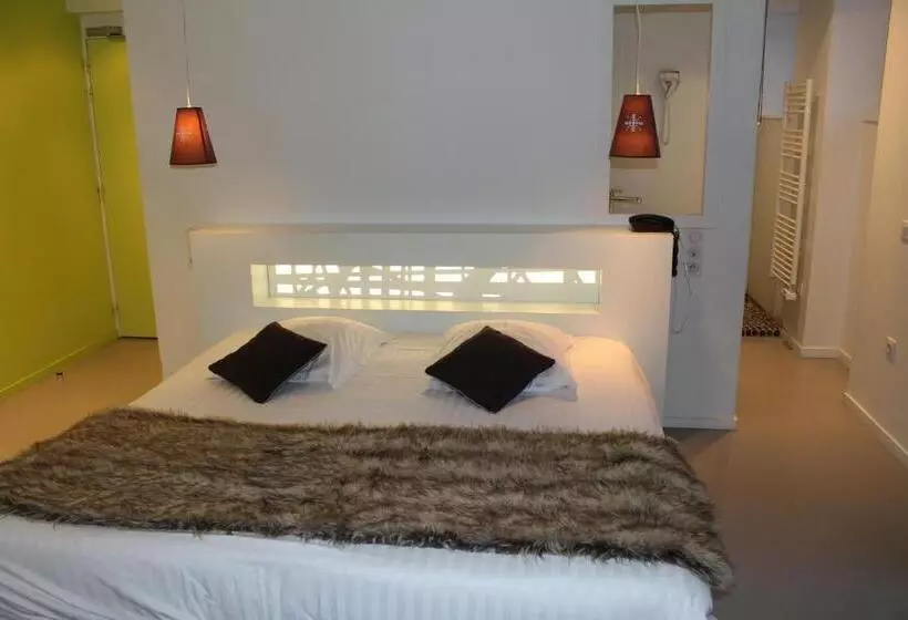 هتل Hôtel Du Puy Ferrand , Restaurant La Table De L Ours