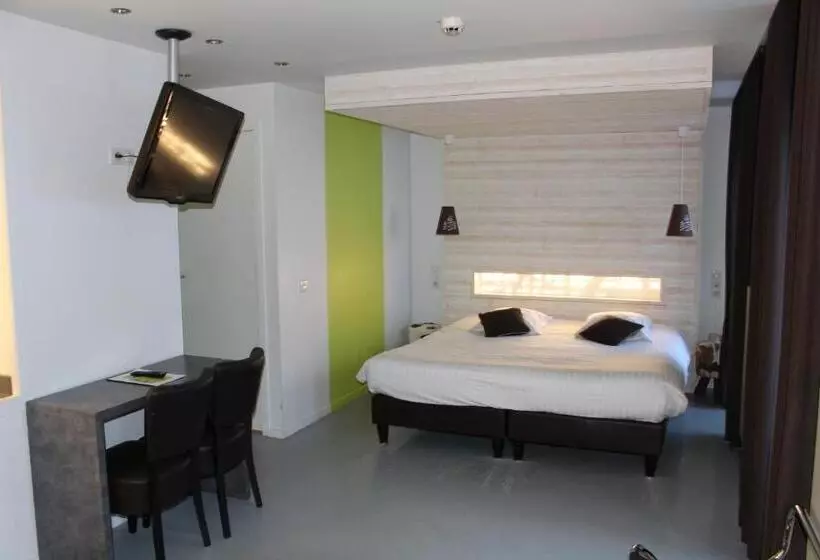 هتل Hôtel Du Puy Ferrand , Restaurant La Table De L Ours