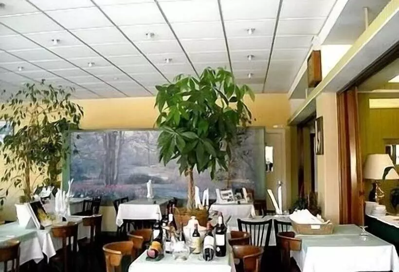 ホテル Logis Terrasse Hôtel