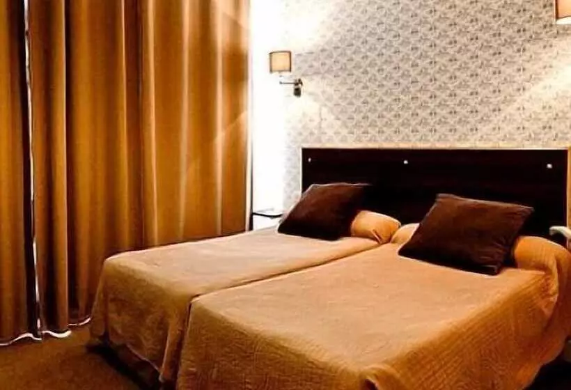 ホテル Logis Terrasse Hôtel