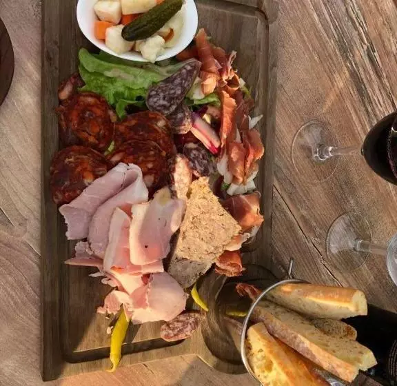 Отель Restaurant La Dame Du Lac