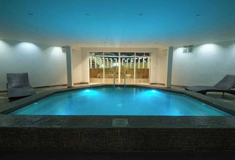 هتل Terrado Suites Iquique