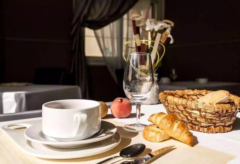 Logis Hotel Restaurant Croix Verte