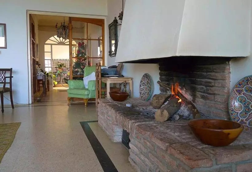 Aamiaismajoitus (B&B) Villa Nora