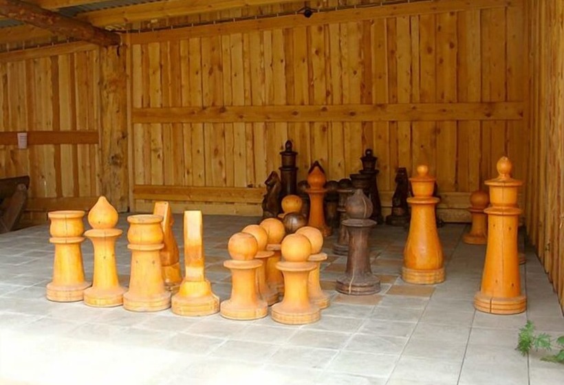 膳宿费 Holiday Village Bayar