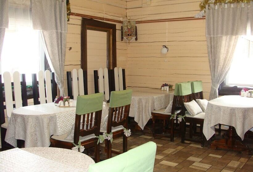 膳宿费 Holiday Village Bayar