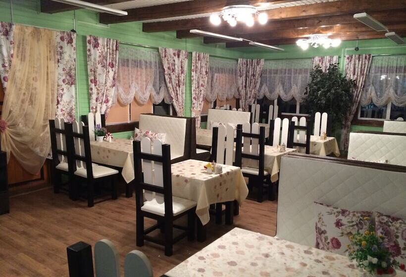 膳宿费 Holiday Village Bayar