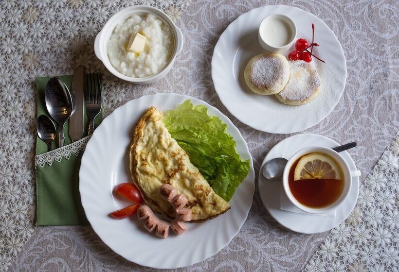 膳宿费 Holiday Village Bayar