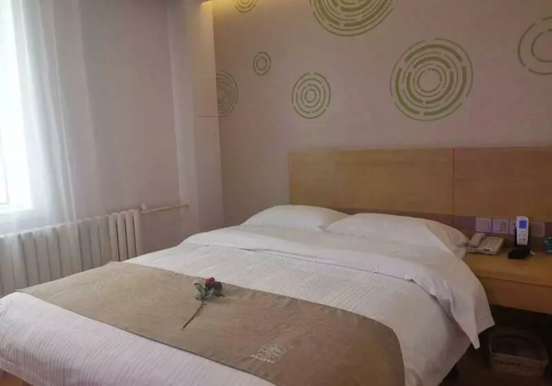 Hotelli Greentree Inn Chengde Fengning Manchu Autonomous County Ningfeng Road Express