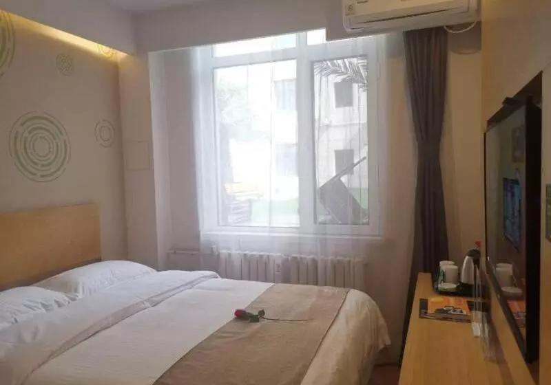 Hotelli Greentree Inn Chengde Fengning Manchu Autonomous County Ningfeng Road Express