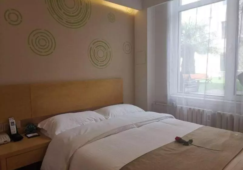 Hotelli Greentree Inn Chengde Fengning Manchu Autonomous County Ningfeng Road Express