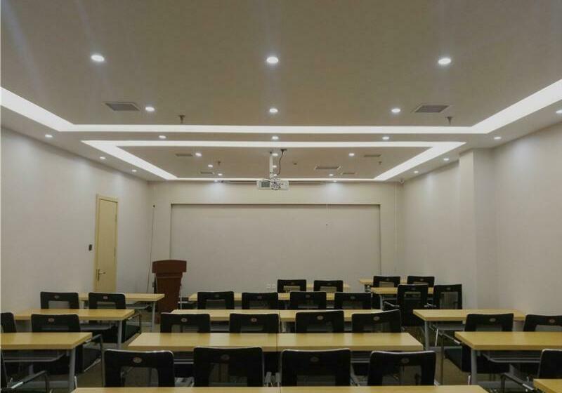 בית מלון כפרי Greentree Inn Hunchun Old Bus Station