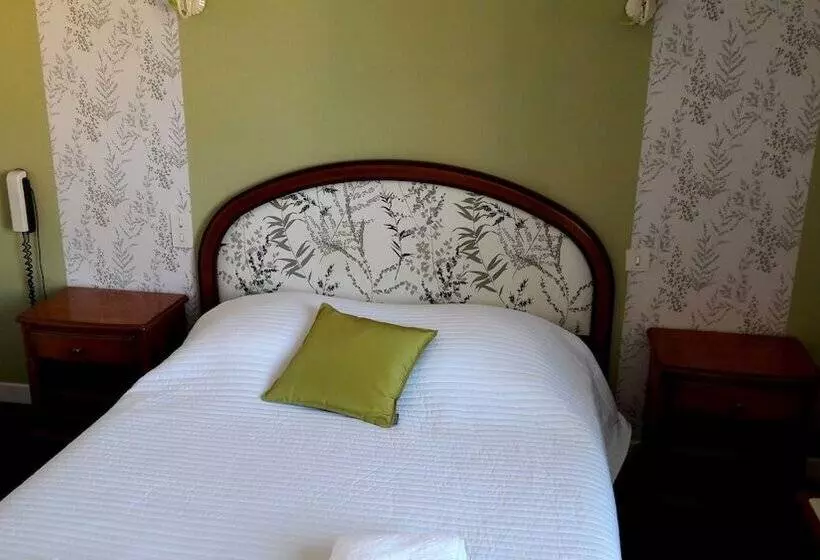 ホテル Au Puits Enchanté