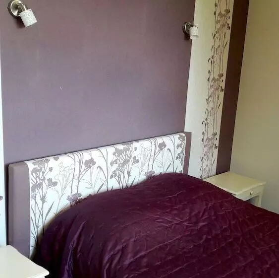 ホテル Au Puits Enchanté