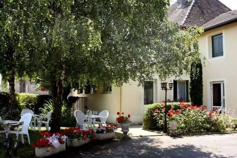 ホテル Au Puits Enchanté