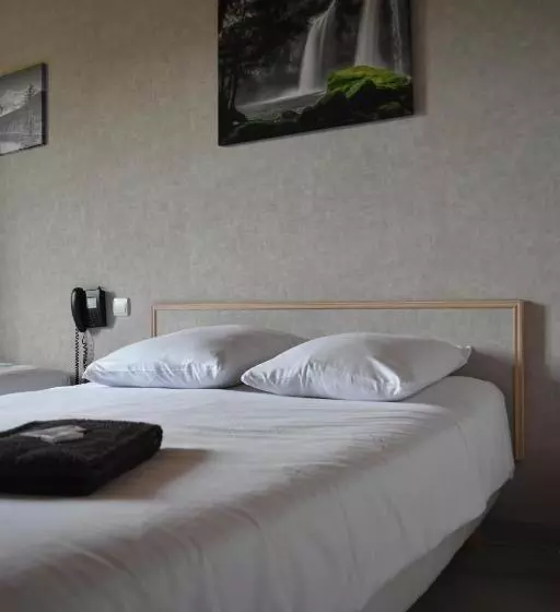 Отель Hôtel Restaurant Des Lacs