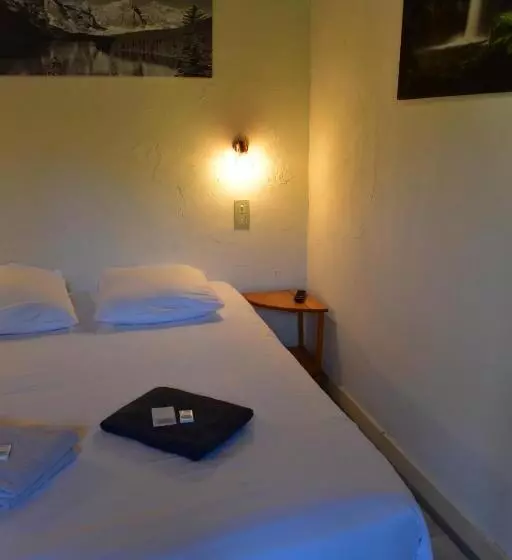 Отель Hôtel Restaurant Des Lacs