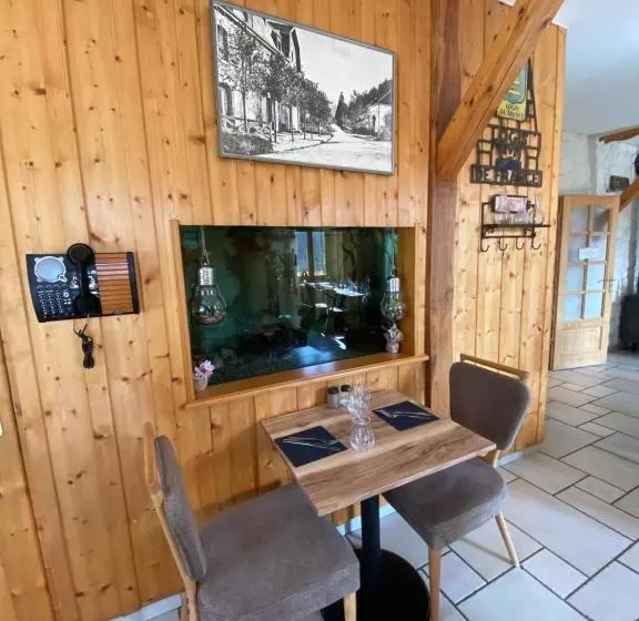 Отель Hôtel Restaurant Des Lacs