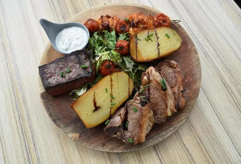 Отель Hôtel Restaurant Des Lacs