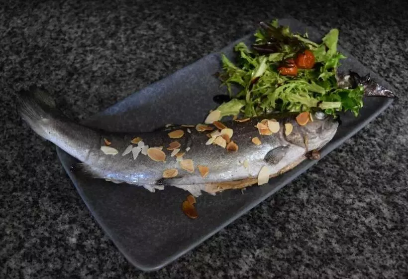 Отель Hôtel Restaurant Des Lacs