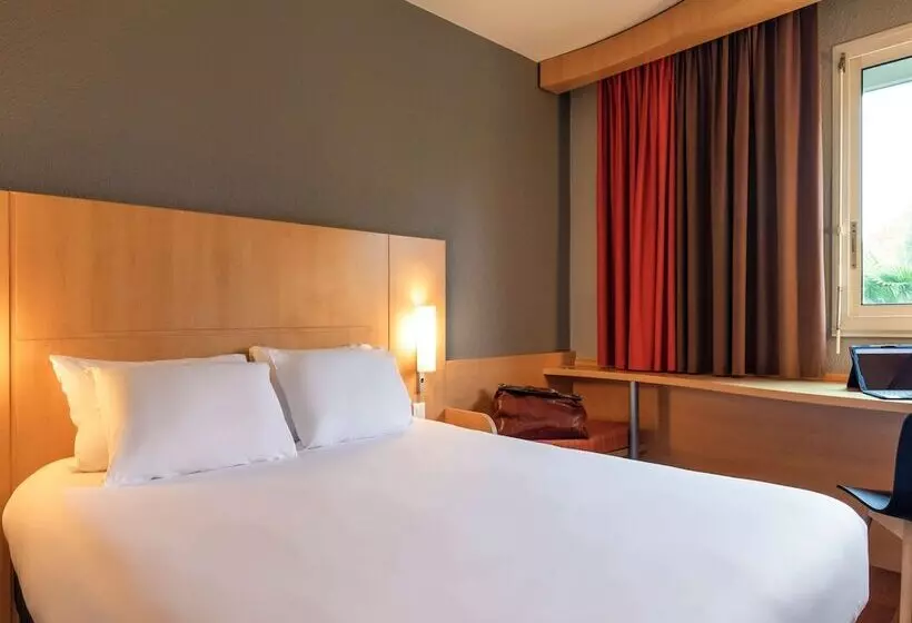Отель Ibis Quimperlé