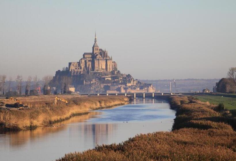 Hotel Logis Hôtel Et Restaurant La Tour Brette