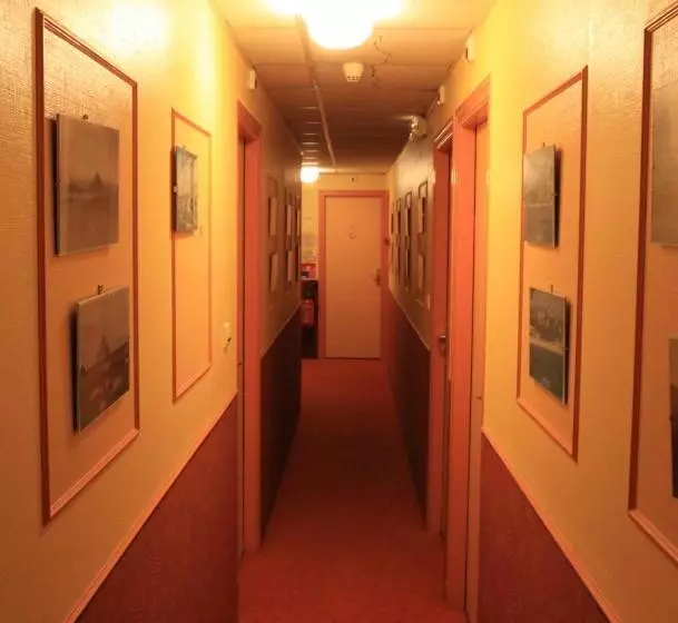 호텔 Logis Hôtel Et Restaurant La Tour Brette