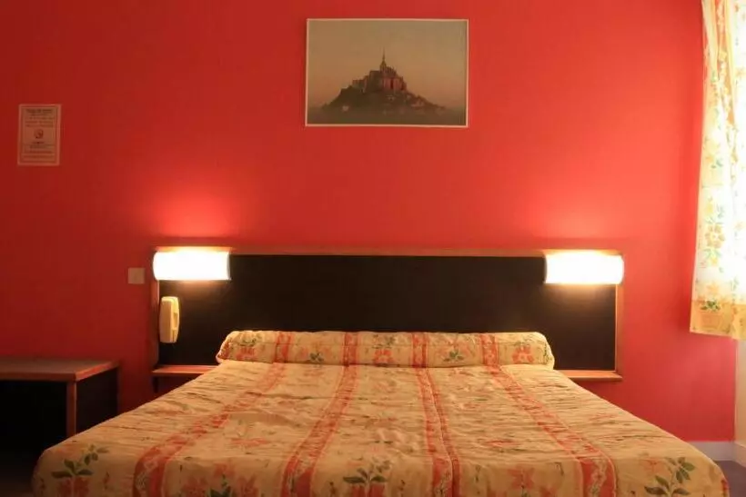 호텔 Logis Hôtel Et Restaurant La Tour Brette