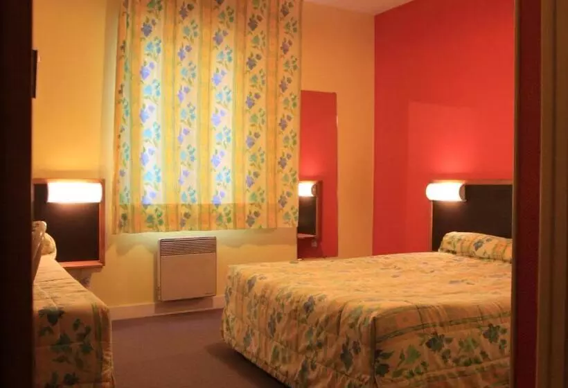 호텔 Logis Hôtel Et Restaurant La Tour Brette