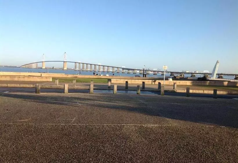 Отель Le Débarcadère