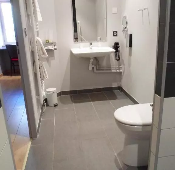 ホテル Logis Hôtel Des Deux Forts