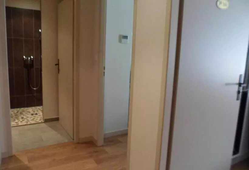 ホテル Logis Hôtel Des Deux Forts