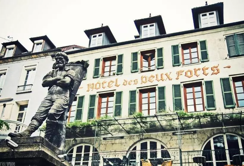 ホテル Logis Hôtel Des Deux Forts