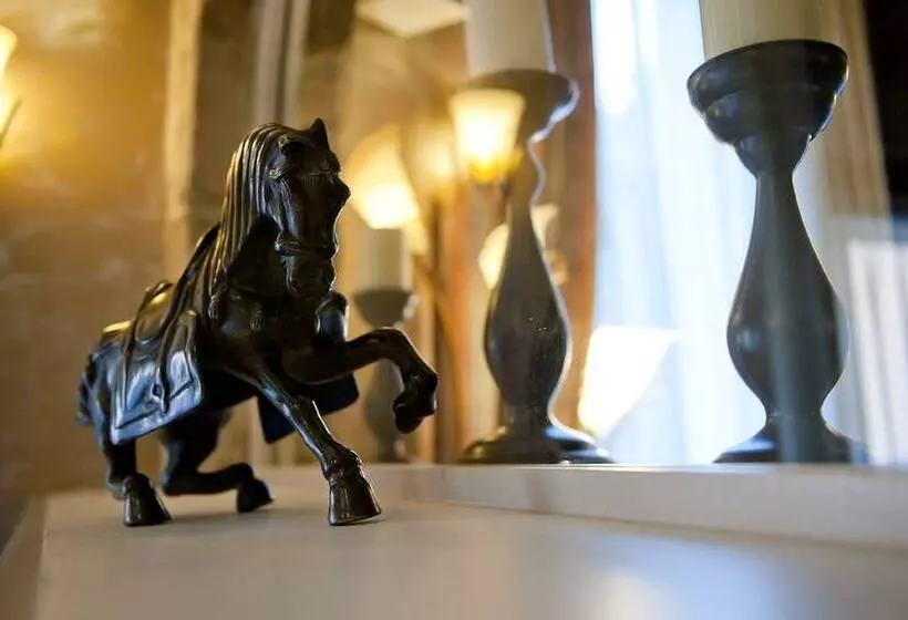 Отель Logis Le Cheval Rouge