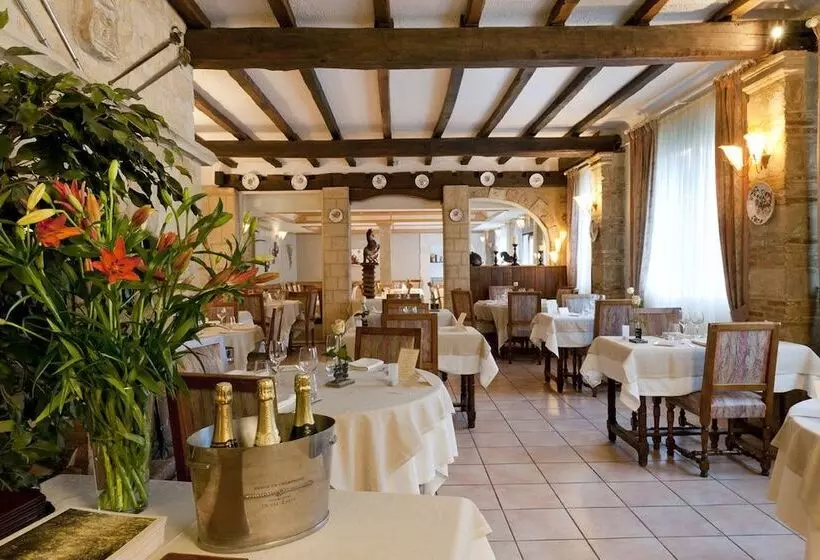 Отель Logis Le Cheval Rouge