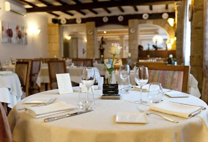 Отель Logis Le Cheval Rouge