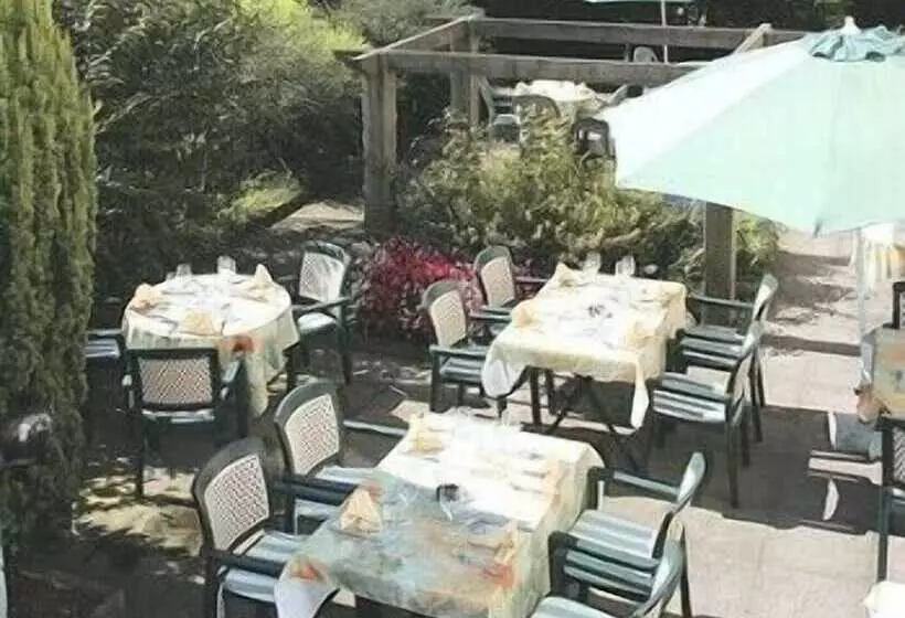 هتل Relais Benelux Bale