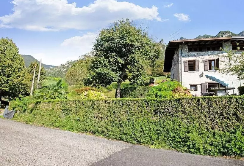 Flat With Private Garden And Air Conditioning