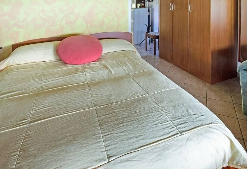 Flat With Private Garden And Air Conditioning